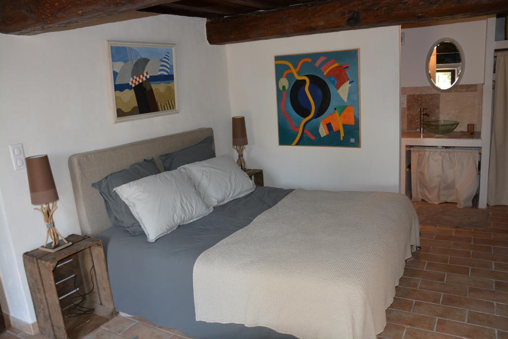 Le Mas De Gion Arles Quarto foto